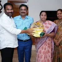 ysrcp mla kotamreddy sridhar reddy thanked doctors and technicians and qmbulence driver of apollo hospital