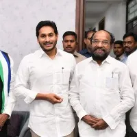 newly elected ysrcp mps met cm ys jagan