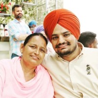 Moosewala's parents meet Shah, seek CBI probe into son's murder