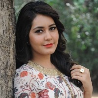 Raashi Khanna plays Dhanush's high school friend in 'Thiruchitrambalam'