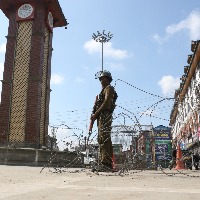 Shutdown in Srinagar, mobile internet suspended