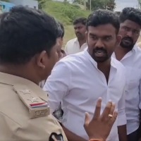 Chalo Collectorate: Paritala Sunitha, Sriram argue with police for stopping vehicles