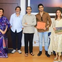 Team 'Major' meets Maharashtra CM Uddhav Thackeray