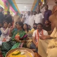 rgv in bezawada kajakadurgamma temple with konda surekha family