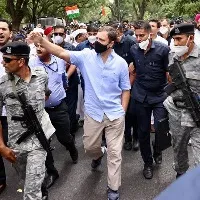 rahul gandhi again readhed ed office