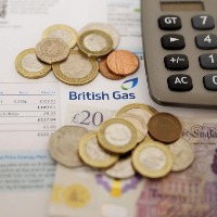 UK economy contracts 0.3% in April