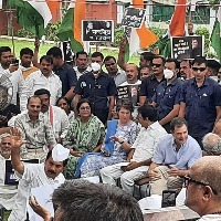 Congress workers detained outside ED office