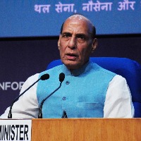Rajnath Singh reaches out to Congress as cracks appear in oppn camp