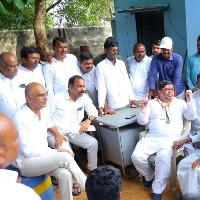 Minister Harish discussions with Gouravelly oustees successful