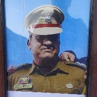 Jammu kashmir cop shot dead terrorists inside his home pulwama
