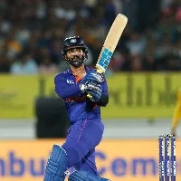 Dont look at his age look at what he is doing admits gavaskar on dinesh kartik
