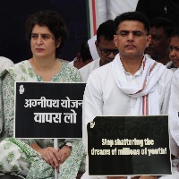 'Throw out govt' Priyanka leads Agnipath protest in Delhi