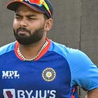Rishabh is overweight Being bulky doesnt give him much time Ex PAK bowler questions Pants fitness after flop show