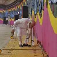 pm modi pick up little scraps and pieces at itpo tunnel inauguration in delhi