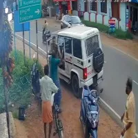 Kerala police inspector courageous act went viral on internet
