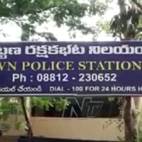 Eluru: SI suspended after rowdysheeter celebrates birthday in police station, viral video