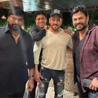 Pics of Chiranjeevi, Salman, Venkatesh partying in Hyderabad go viral