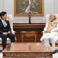 Modi meets Foxconn chief, hails manufacturing plans for India