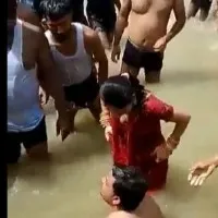 Husband kisses wife while bathing in River Sarayu Attacked by youth