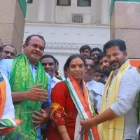pjr daughter vijaya reddy joins congress party