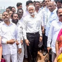 ysrcp mp vijay sai reddy comments on administrative capital to vizag