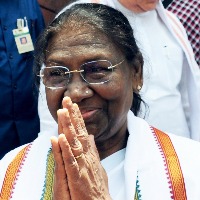 Draupadi Murmu seeks support from Sonia, Pawar and Mamata