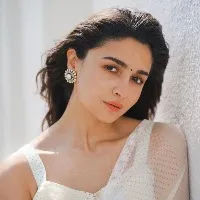 Alia gives a thumbs up to 'JugJugg Jeeyo', calls mother-in-law Neetu 'mind blowing'