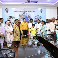 కర్ణాటకలో జరిగిన బస్సు ప్రమాదం ఘటన చాలా బాధాకరం: మంత్రి తలసాని