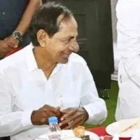 KCR in Governor Tamilisai tea party