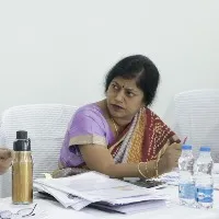 వంద కోట్ల విక్రయాలే లక్ష్యంగా ఆప్కో కార్యాచరణ చేనేత, జౌళి శాఖ ముఖ్య కార్యదర్శి సునీత
