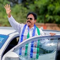 vizag south mla vasupalli comments in party plenary