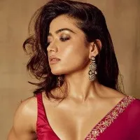 Rashmika sends Netizens into a tizzy as she sizzles in red saree