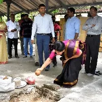 నూతన క్యాంటిన్ భవన నిర్మాణానికి భూమి పూజ నిర్వహించిన విజయవాడ నగర మేయర్