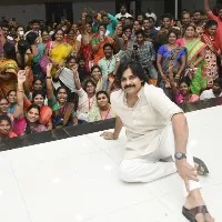 Pawan Kalyan selfie with Janasene Veera Mahilas