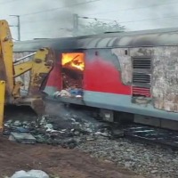 Compartment in Dakshin Express catches fire