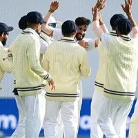 England lose five in response to Indias 416