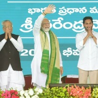 Modi invokes the spirit of freedom fighters for building new India