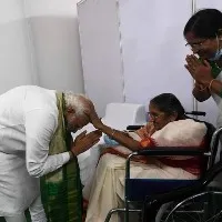 Modi met freedom fighters family members in Bhimavaram