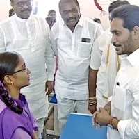 CM Jagan distributes Vidya Kanuka kits