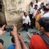 ysrcp mla kotamreddy sridhar reddy agitation in drainage canal