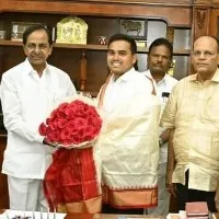 CM KCR pats Kasarla Raju for securing All India 86th rank in IFS