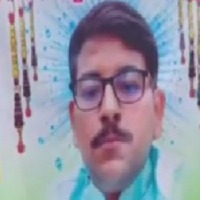 Jr. NTR consoles mother of fan died during treatment after road accident