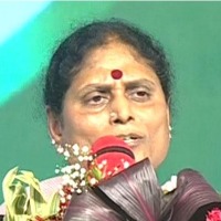 YS Vijayamma resigns to YSRCP