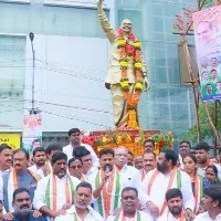 Revanth Reddy pays tributes to late YSR