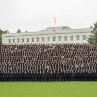 Kim Jong-un holds mass photo session with party officials amid Covid