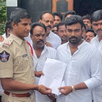 Chalo Gondireddipalli: Paritala Sunitha, Sriram placed under house arrest