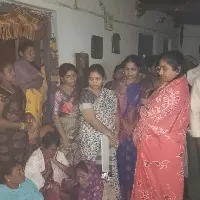 మహిళా కమిషన్ సభ్యురాలు కుమ్ర ఈశ్వరి భాయి కుటుంబాన్ని పరామర్శించిన సునీతా లక్ష్మారెడ్డి