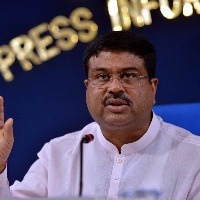 Need to develop world class higher educational institutes: Education Minister