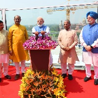 PM unveils National Emblem cast on the roof of the new Parliament Building