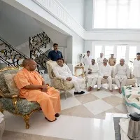 up cmyogi adityanath visits akhilesh yadav house